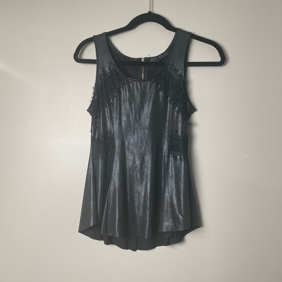 Potter's Pot Tops - Potter’s Pot Black Stretch Peplum Lace Tank. Size S